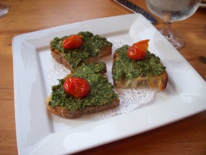 Bruschetta with pesto sauce and roasted tomatoes