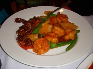 Crispy shrimp with honey walnuts