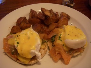 Gossip Eggs with smoked salmon and spinach