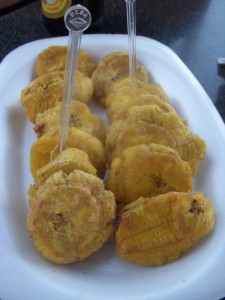 Fried green plantains (tostones/patacones)