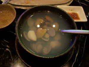 Clam soup with basil and garlic