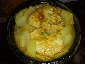 Curry chicken with almost raw onions
