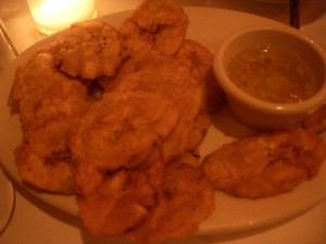 Tostones with garlic sauce