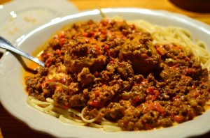 Linguini bolognese with meatballs