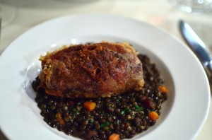 Braised pig foot stuffed with foie gras, served with lentils